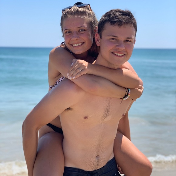 Meet your Posher, Madison - Picture 4 of 4